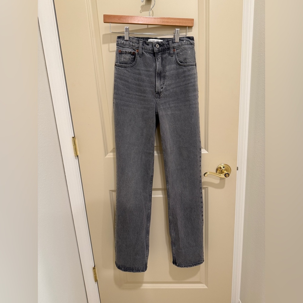 Abercrombie & Fitch The 90’s Straight Ultra High Rise Gray Jeans 24